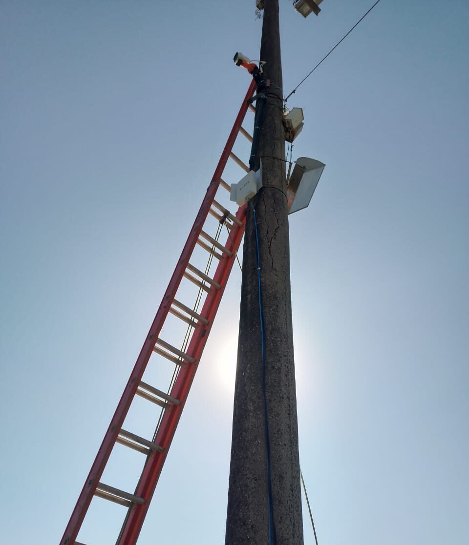 Instalação de equipamento para acompanhamento de obra via timelapse por produtora profissional